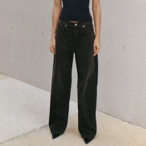 HIGH RISE STRAIGHT WIDE LEG JEANS ZARA BRAND NEW TAG ATTACHED SIZE 4